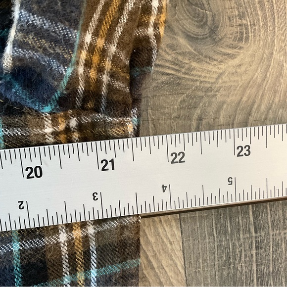 LL Bean Scotch Plaid Flannel Shirt
228061
Gold Blue Brown Plaid
Men’s Small - Picture 6 of 6